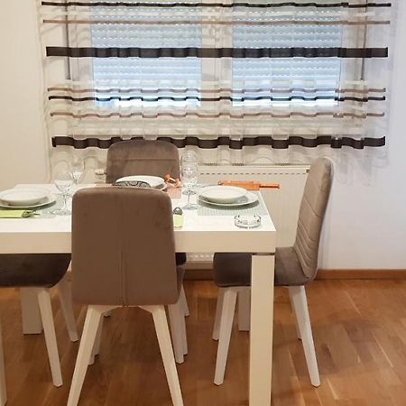 Paris Apartment -Free Private Parking ノヴィ・サド エクステリア 写真