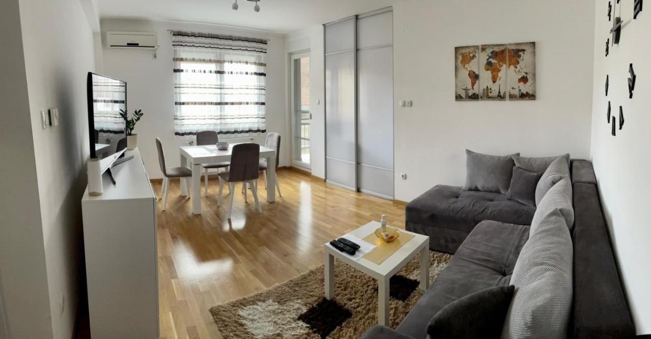 Paris Apartment -Free Private Parking ノヴィ・サド エクステリア 写真