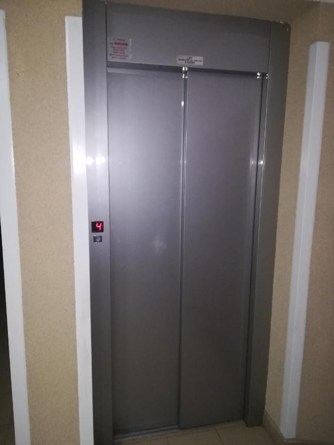 Paris Apartment -Free Private Parking ノヴィ・サド エクステリア 写真